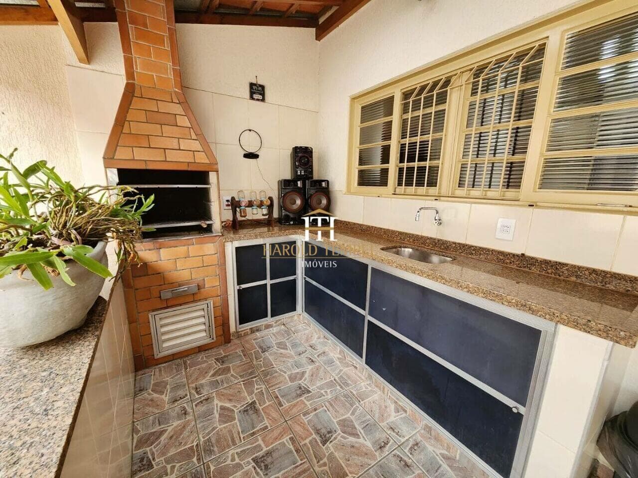 Casa com 4 quartos, 233 m², à venda por R$ 580.000 - Vila Lambari - Mococa/SP
